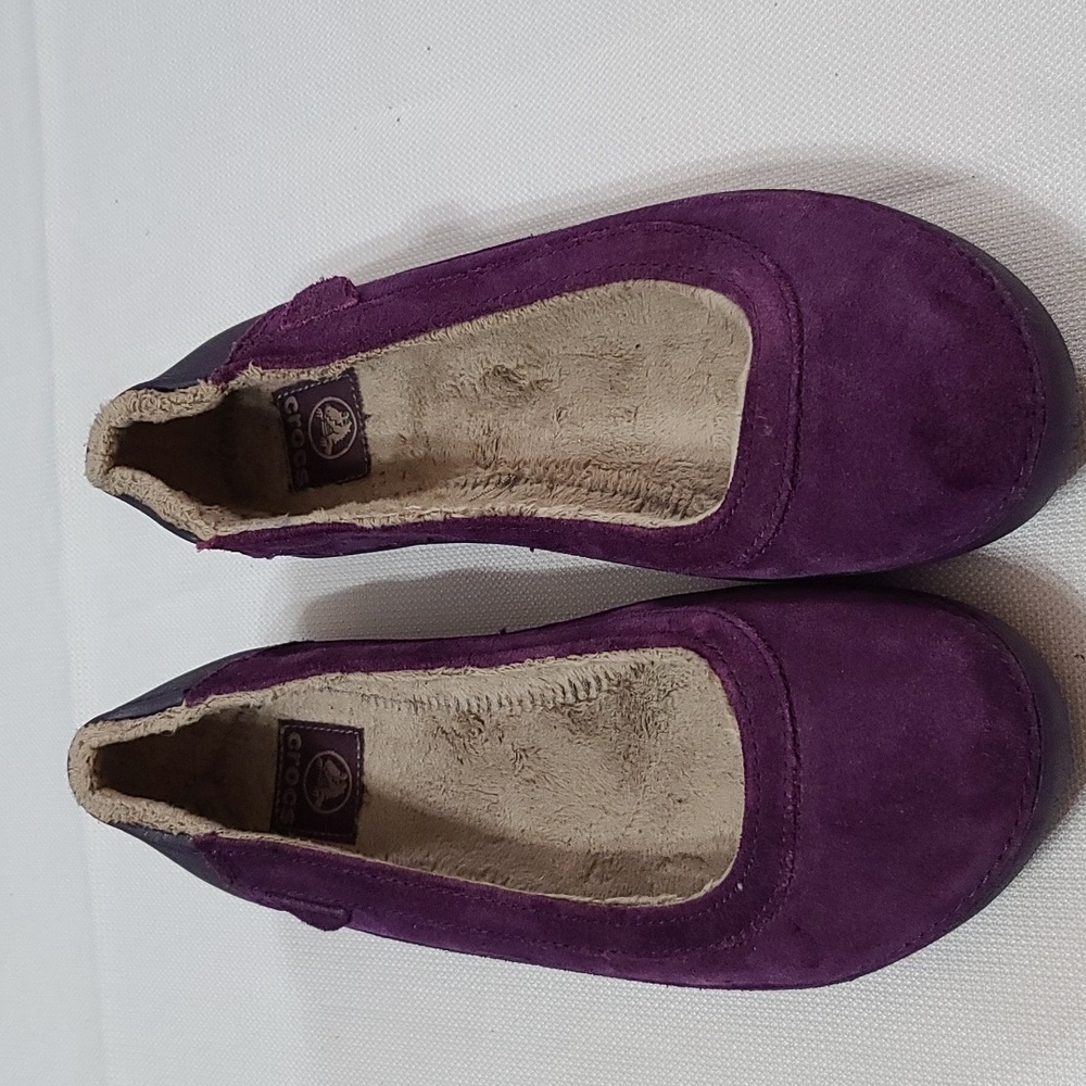 CROCS Womens Suede Rubber Slip-on Loafers Shoes Purple Faux Fur Lined Sz 10 EUC